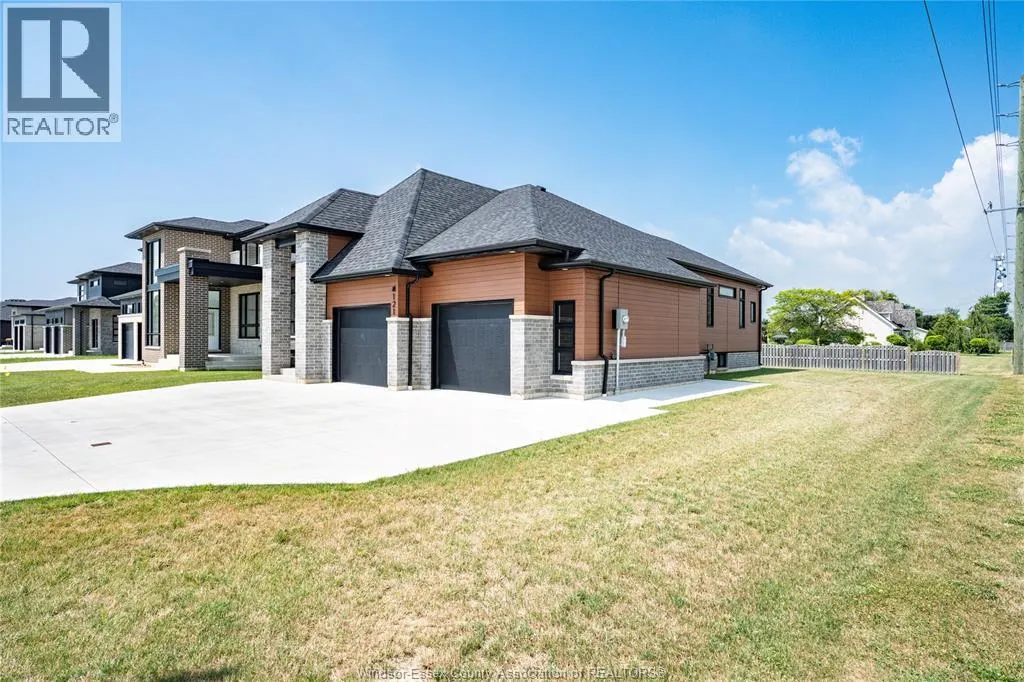 121 HAZEL CRESCENT