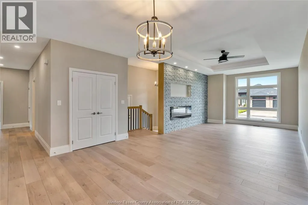 121 HAZEL CRESCENT