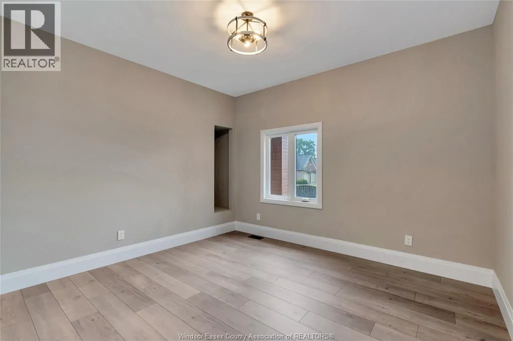 121 HAZEL CRESCENT