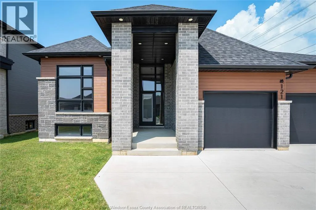 121 HAZEL CRESCENT