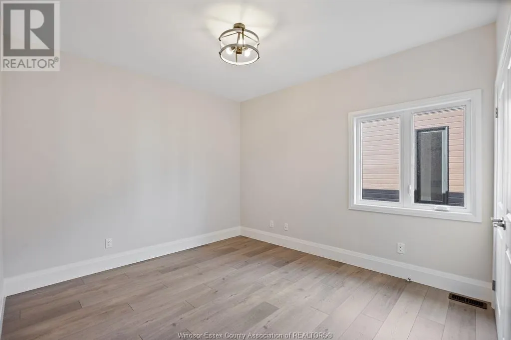 4 WOODLAND STREET