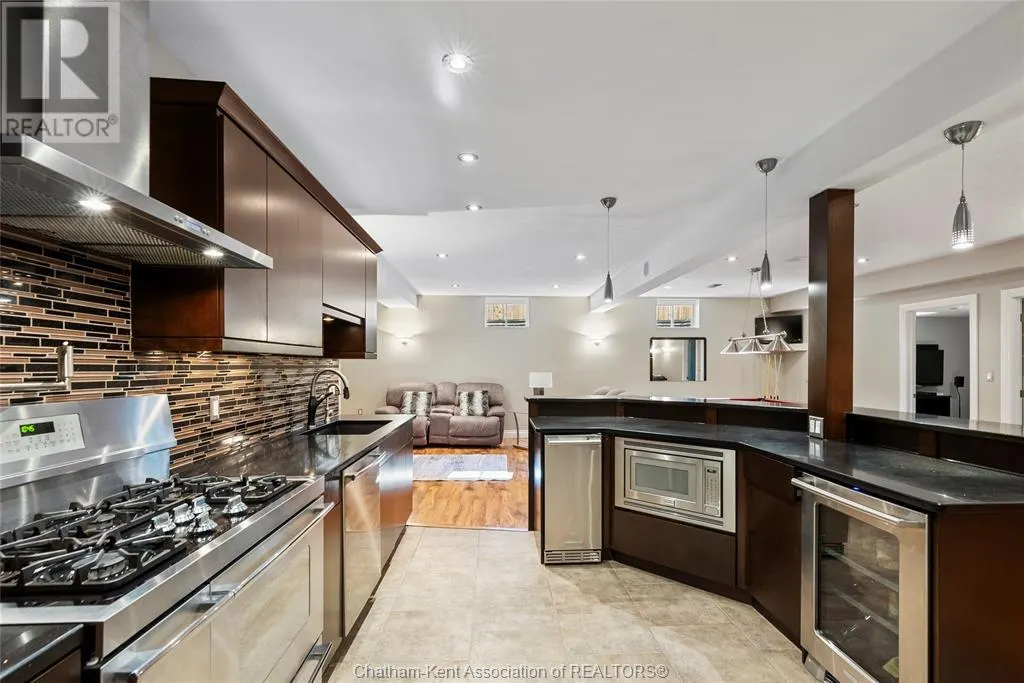 22334 CHARING CROSS ROAD
