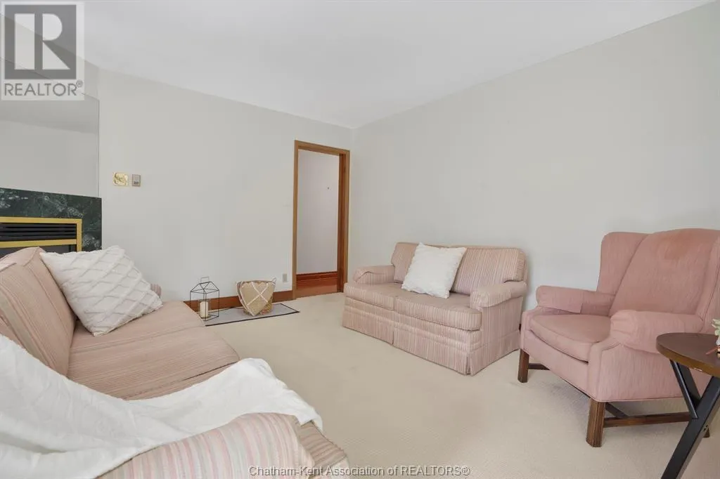 860 Charing Cross ROAD