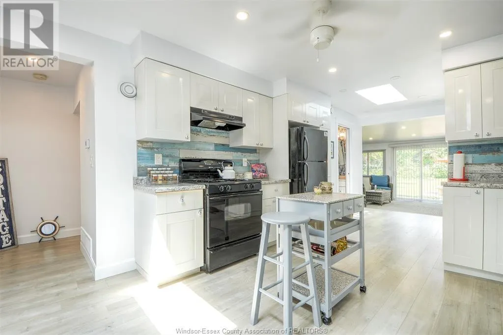 852 LAWRENCE AVENUE