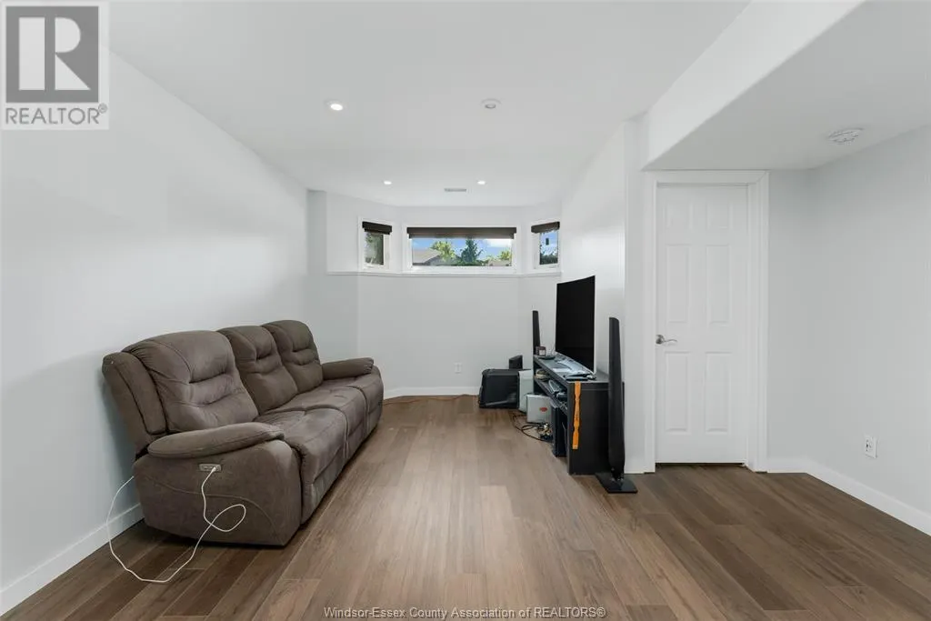 208 BRIEN AVENUE West