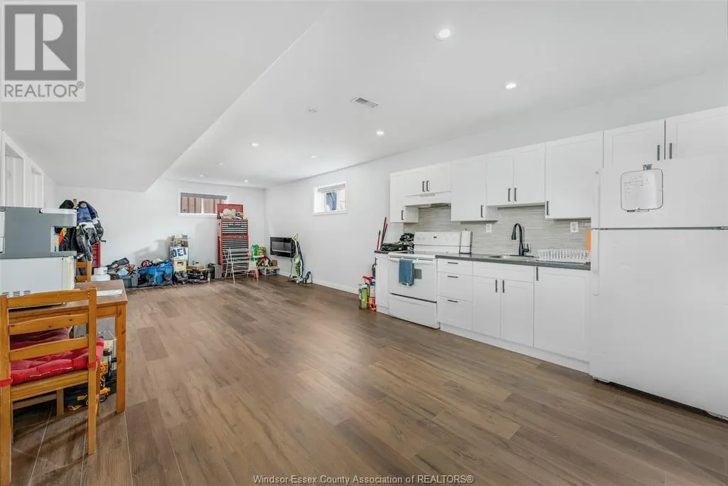 208 BRIEN AVENUE West