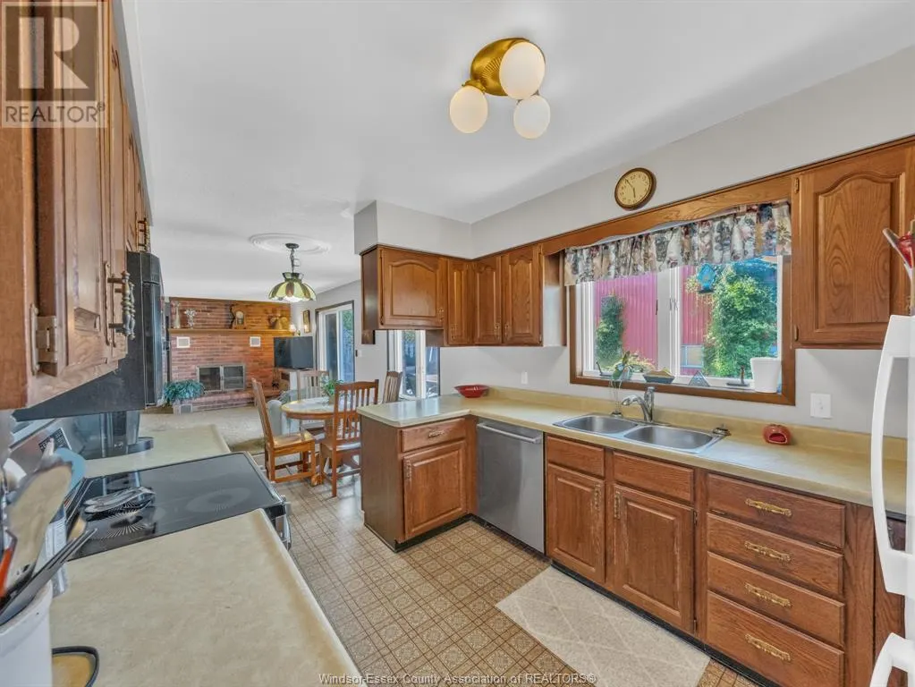 1121 Mersea Road 1