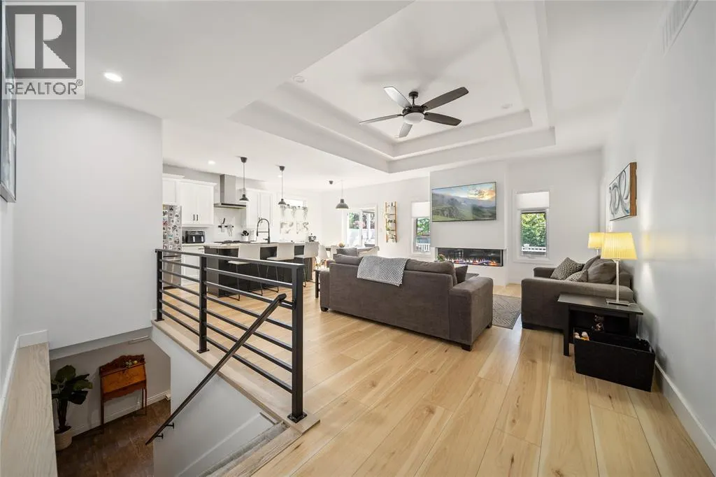 444 HADFIELD CRESCENT