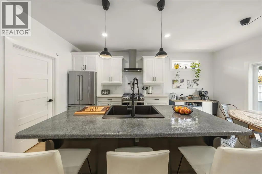 444 HADFIELD CRESCENT