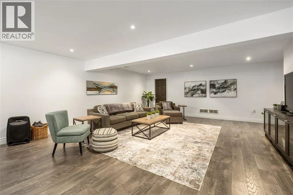 444 HADFIELD CRESCENT