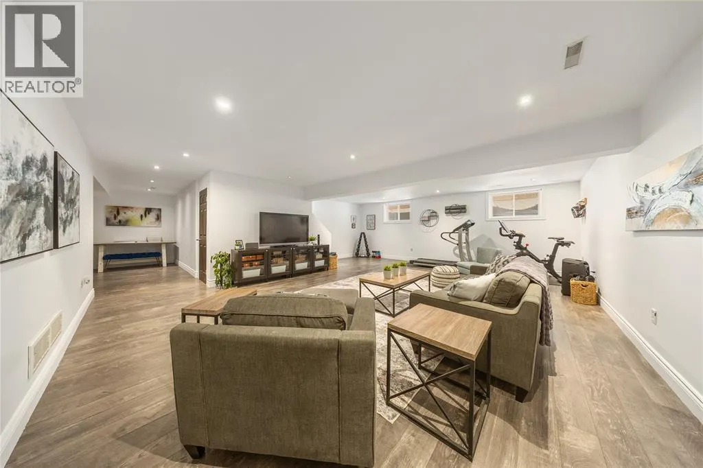 444 HADFIELD CRESCENT