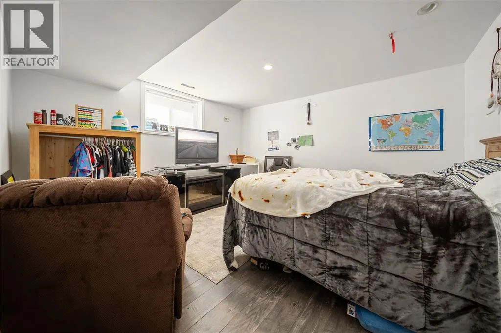 444 HADFIELD CRESCENT
