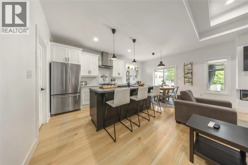 444 HADFIELD CRESCENT