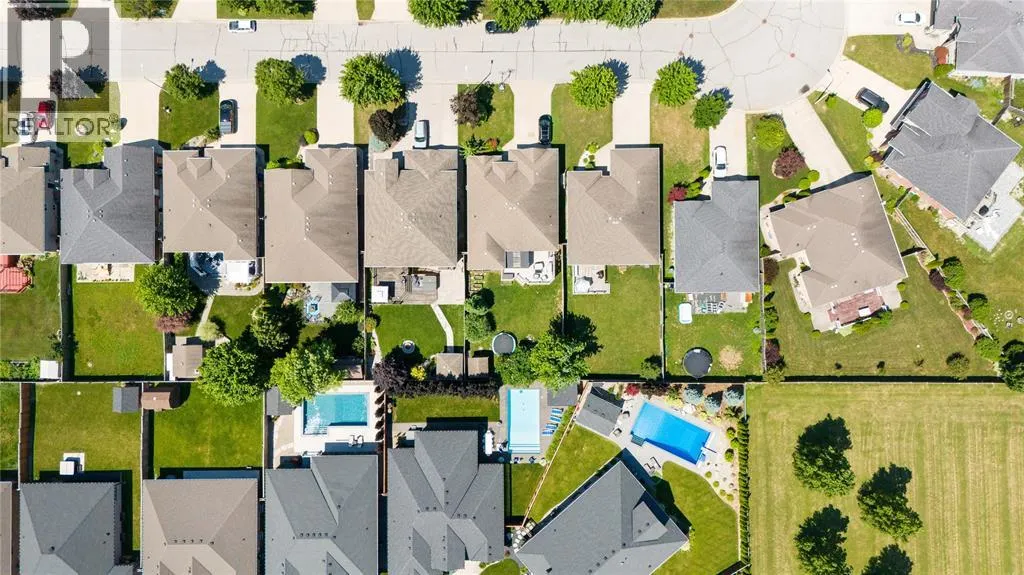 444 HADFIELD CRESCENT