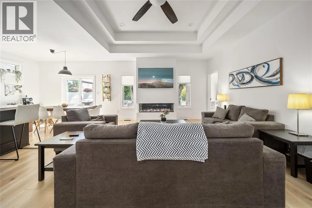444 HADFIELD CRESCENT
