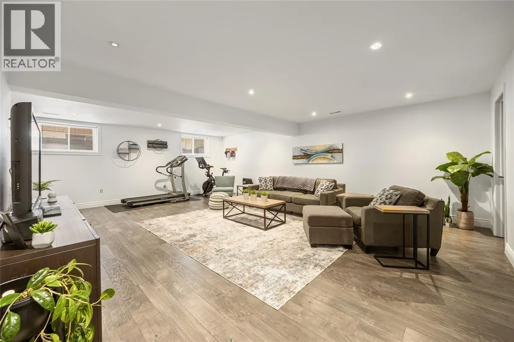 444 HADFIELD CRESCENT