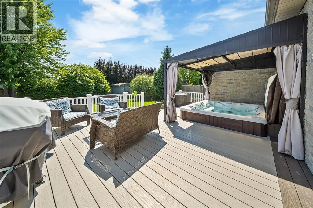 444 HADFIELD CRESCENT