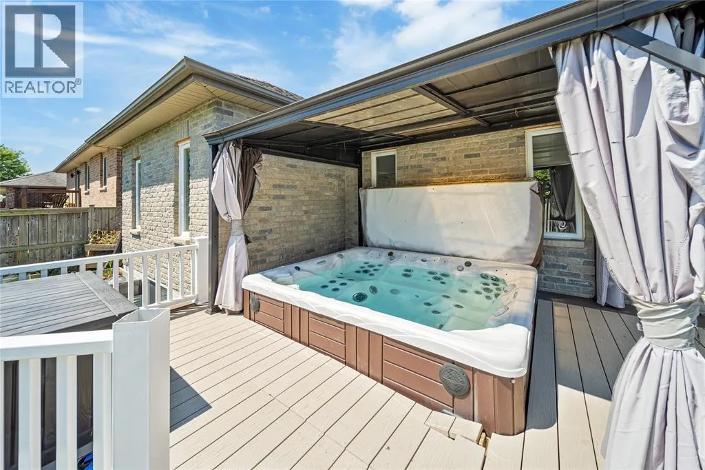 444 HADFIELD CRESCENT