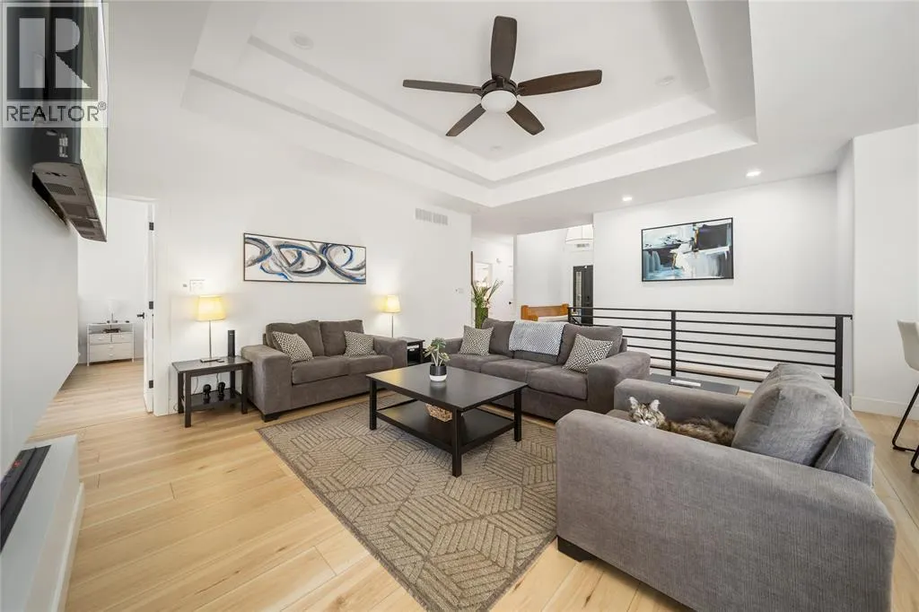 444 HADFIELD CRESCENT