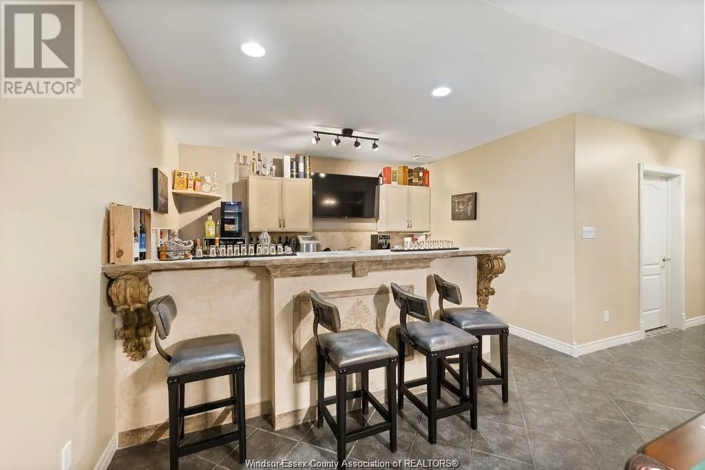 625 GEORGE KENNEDY WAY