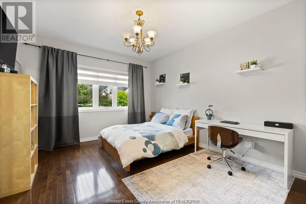 625 GEORGE KENNEDY WAY