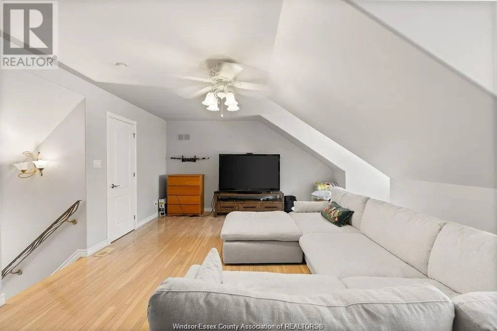 625 GEORGE KENNEDY WAY
