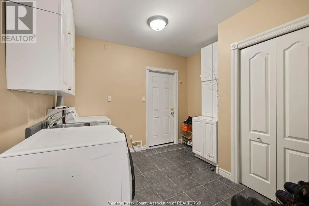 625 GEORGE KENNEDY WAY