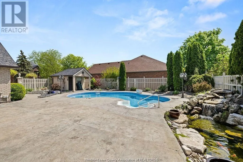 625 GEORGE KENNEDY WAY