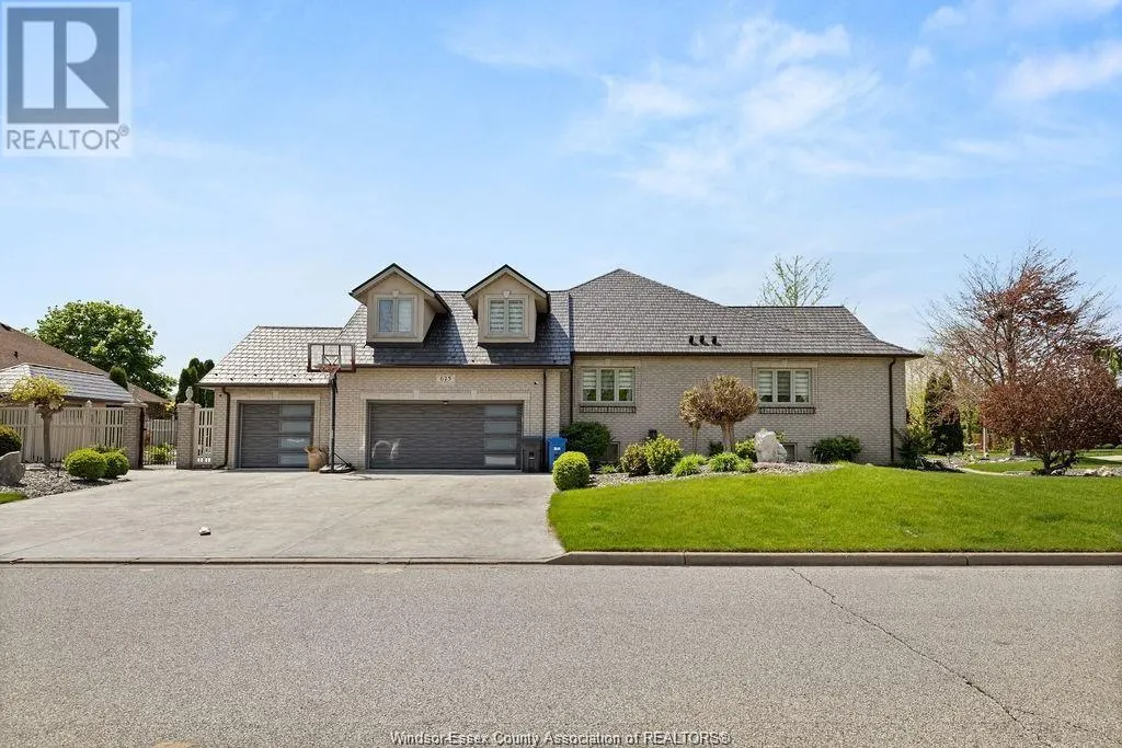625 GEORGE KENNEDY WAY