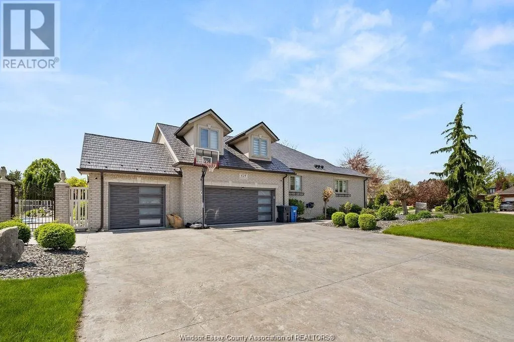 625 GEORGE KENNEDY WAY
