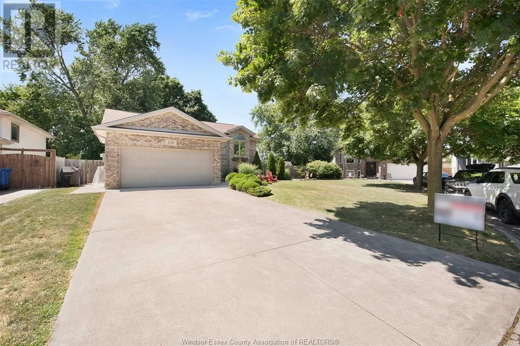 430 Thorn Ridge CRESCENT