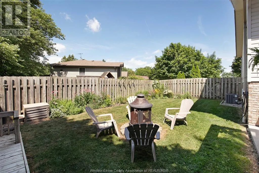 430 Thorn Ridge CRESCENT