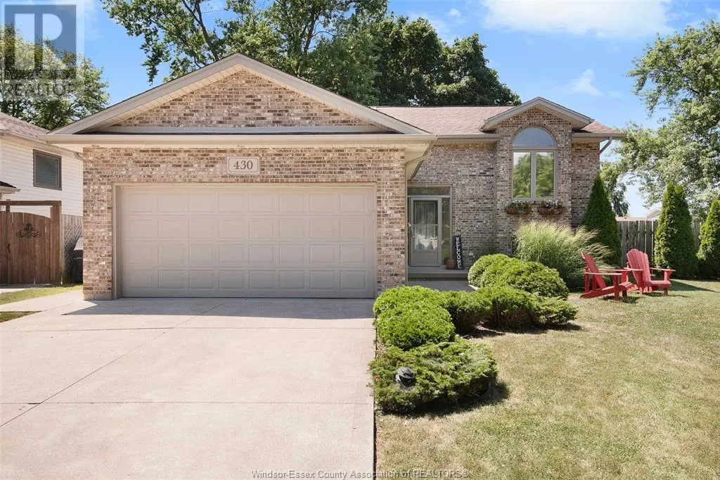 430 Thorn Ridge CRESCENT