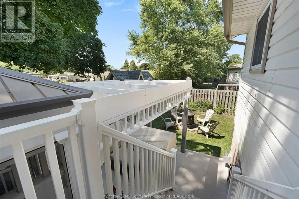 430 Thorn Ridge CRESCENT