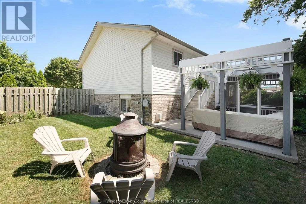 430 Thorn Ridge CRESCENT