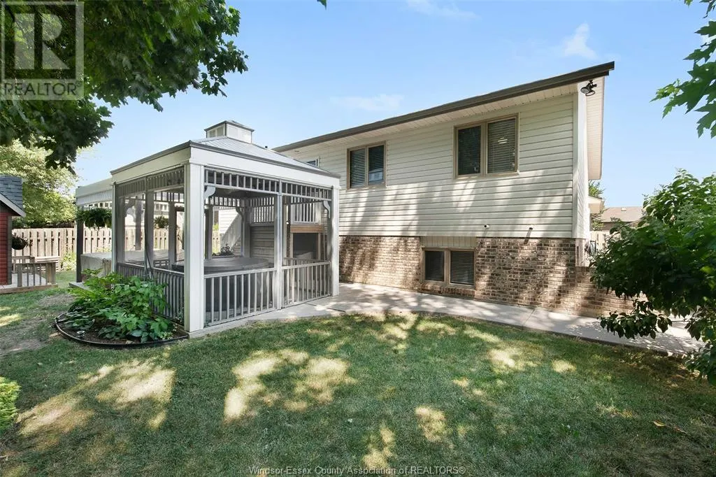 430 Thorn Ridge CRESCENT