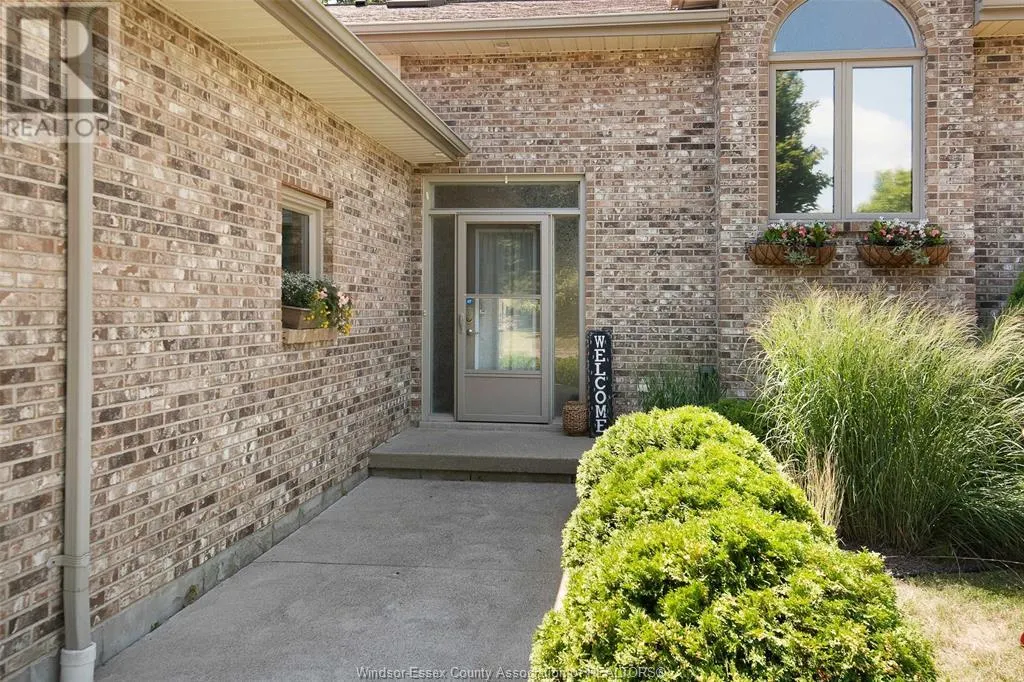 430 Thorn Ridge CRESCENT