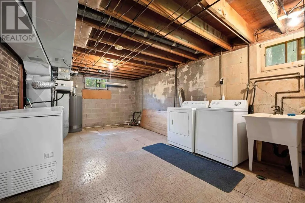 1220 ISABELLA STREET
