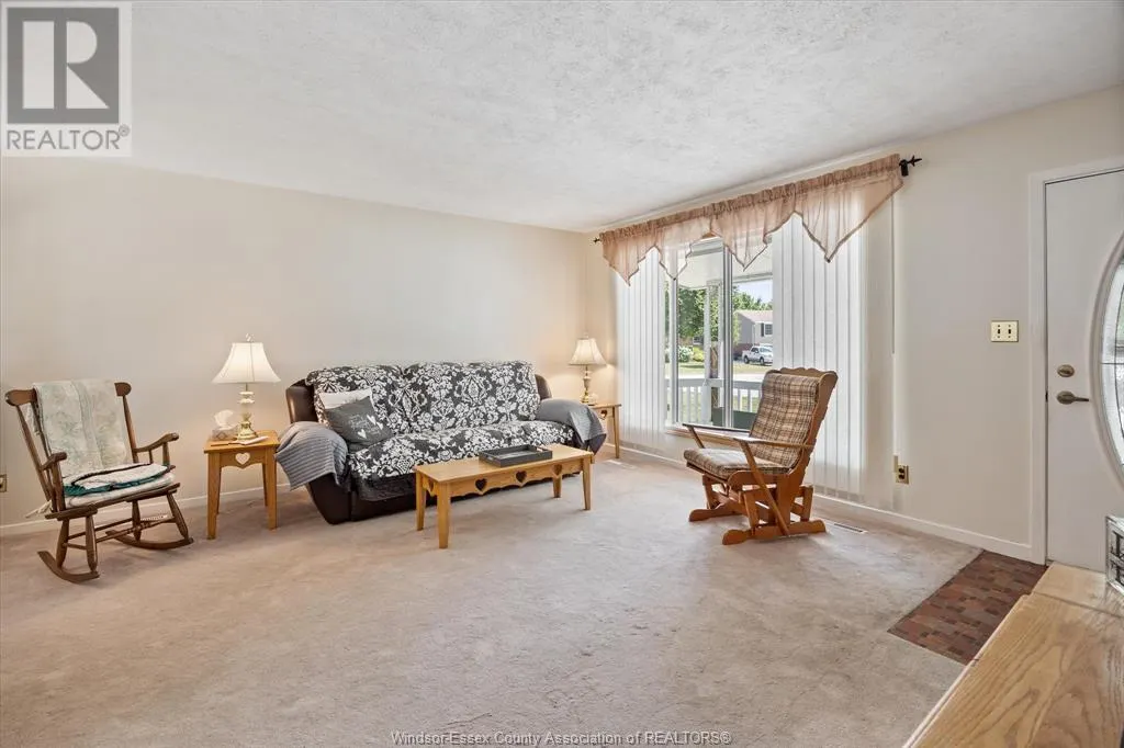 4 SUNSET PLACE