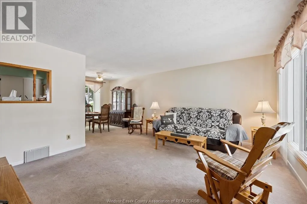 4 SUNSET PLACE
