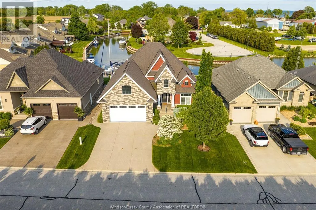 33 Montego Bay CRESCENT