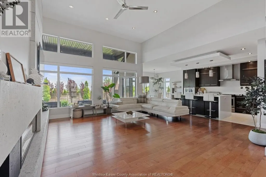 6 MULBERRY CRESCENT