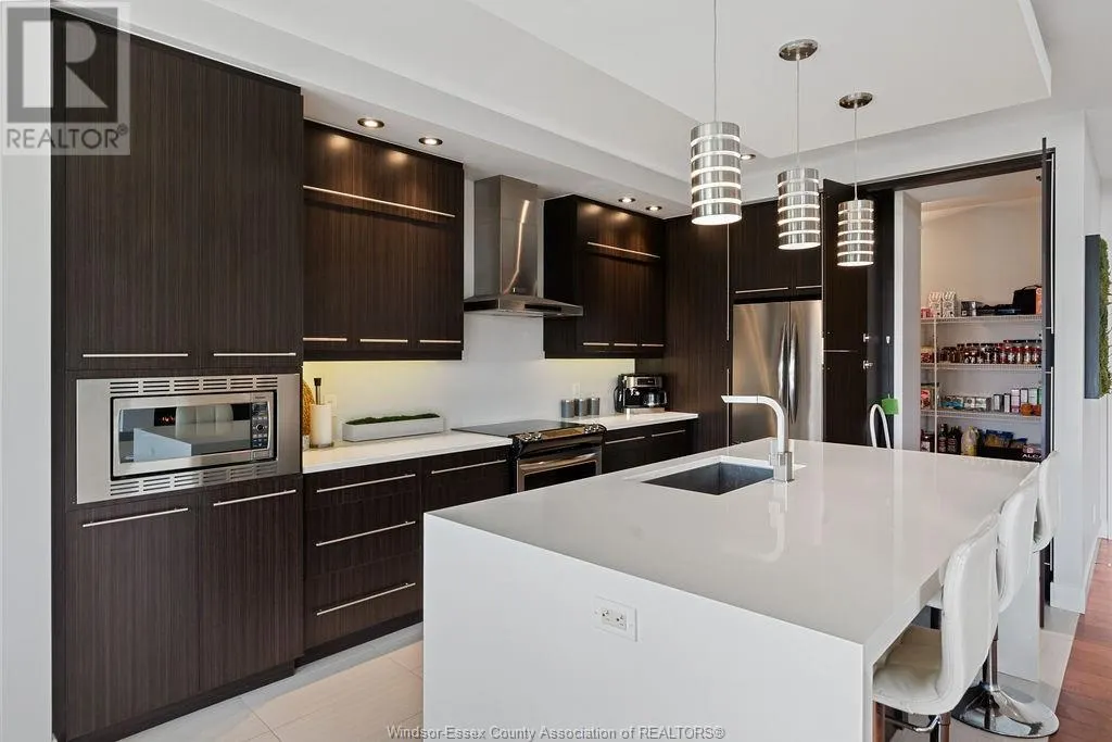 6 MULBERRY CRESCENT