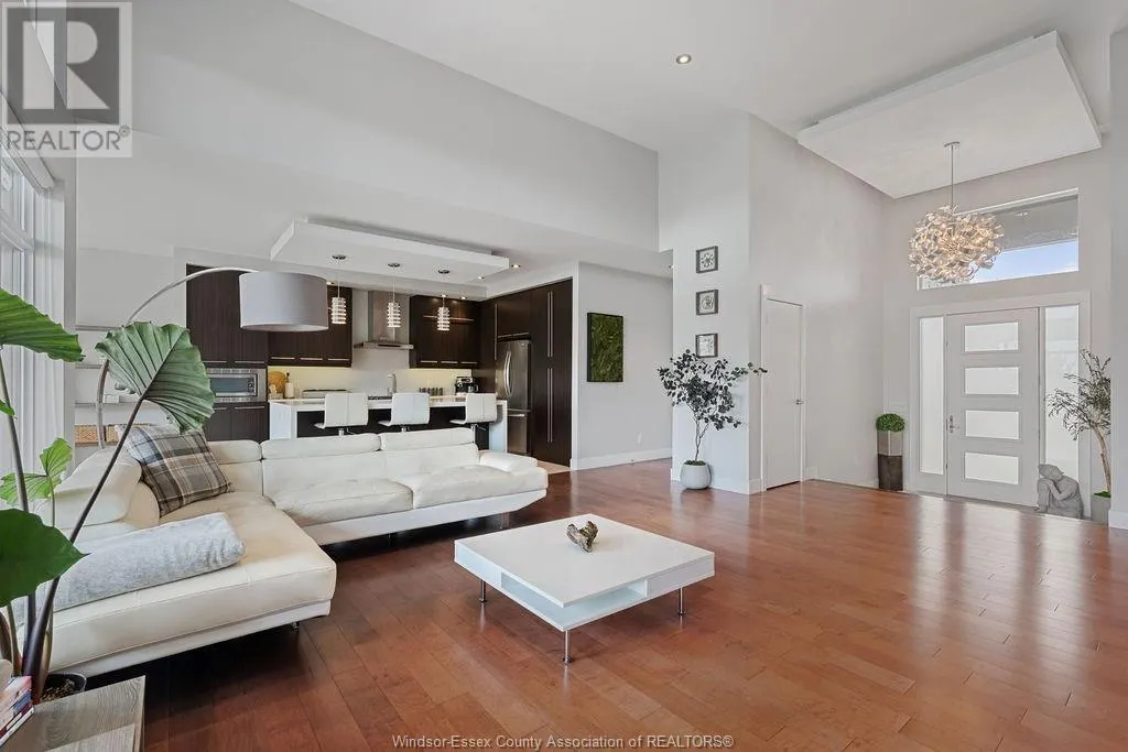 6 MULBERRY CRESCENT