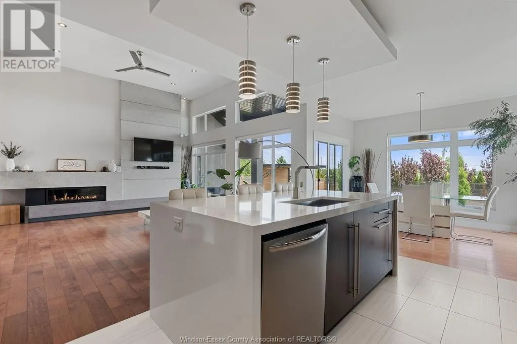 6 MULBERRY CRESCENT