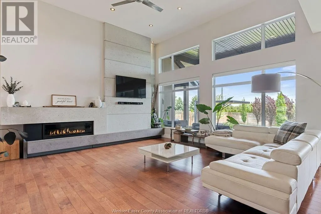 6 MULBERRY CRESCENT