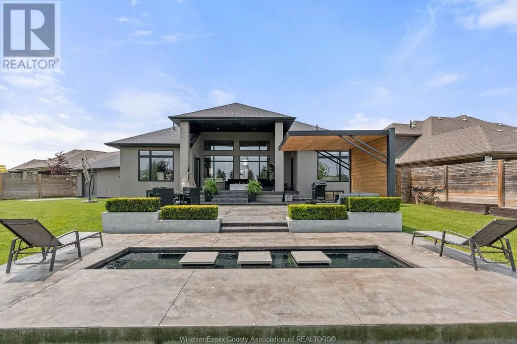 6 MULBERRY CRESCENT