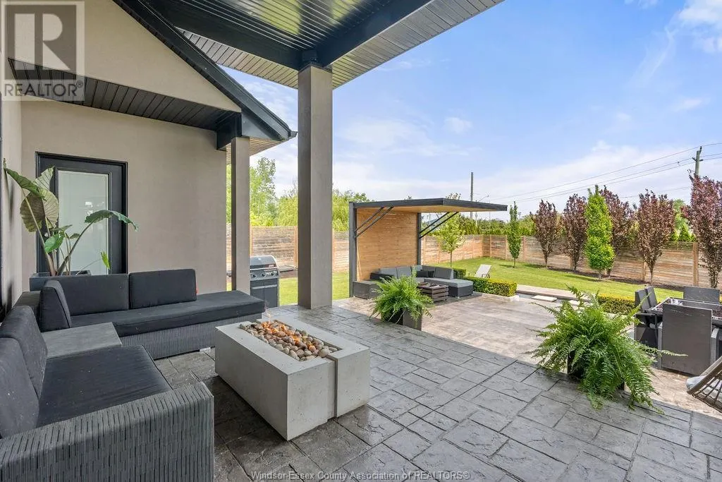 6 MULBERRY CRESCENT