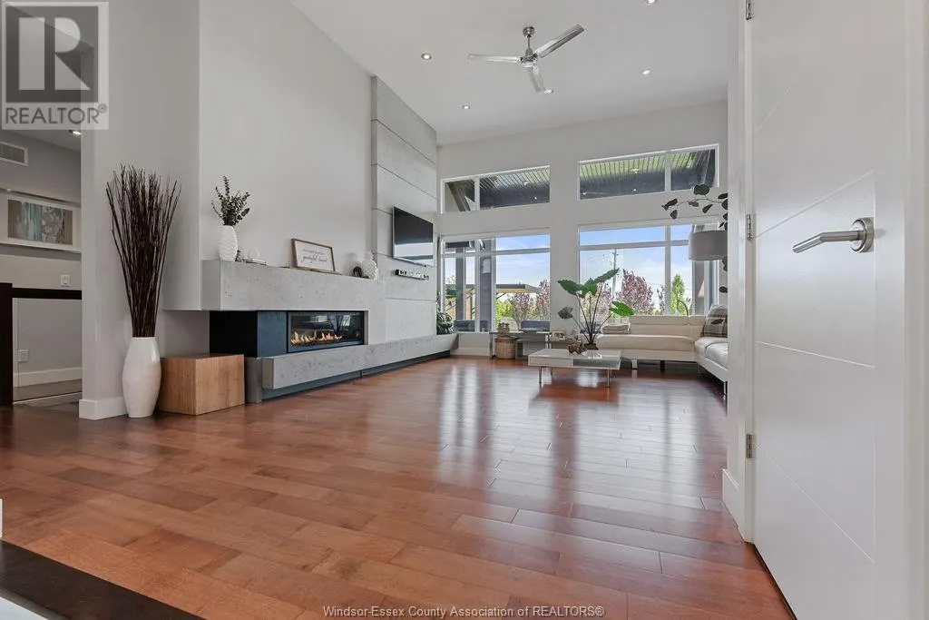 6 MULBERRY CRESCENT
