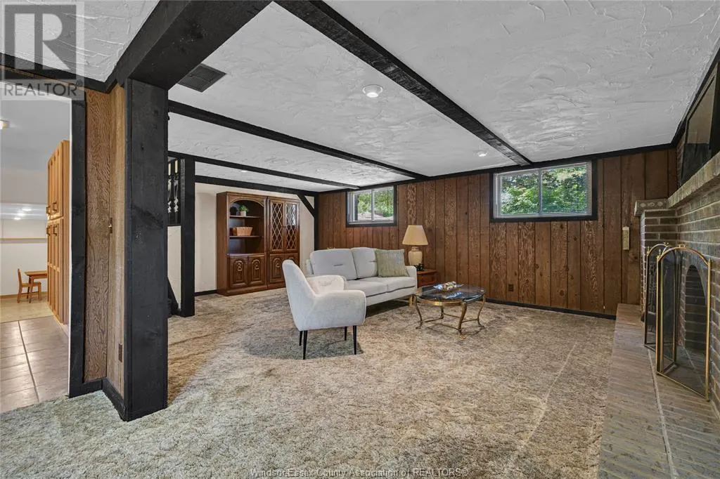 302 WOODRIDGE